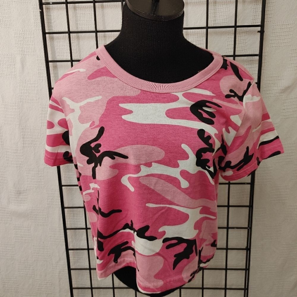 ROTHCO WOMEN'S PINK CAMO SHORT SLEEVE CROP TOP.